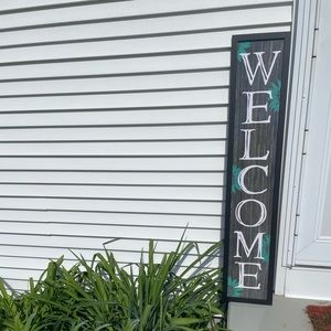 ‘Welcome’ porch leaners